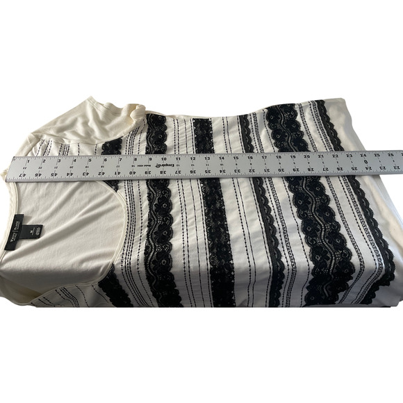 White House Black Market Women's Medium Black White Striped Blouse Lace Circles - Picture 6 of 6